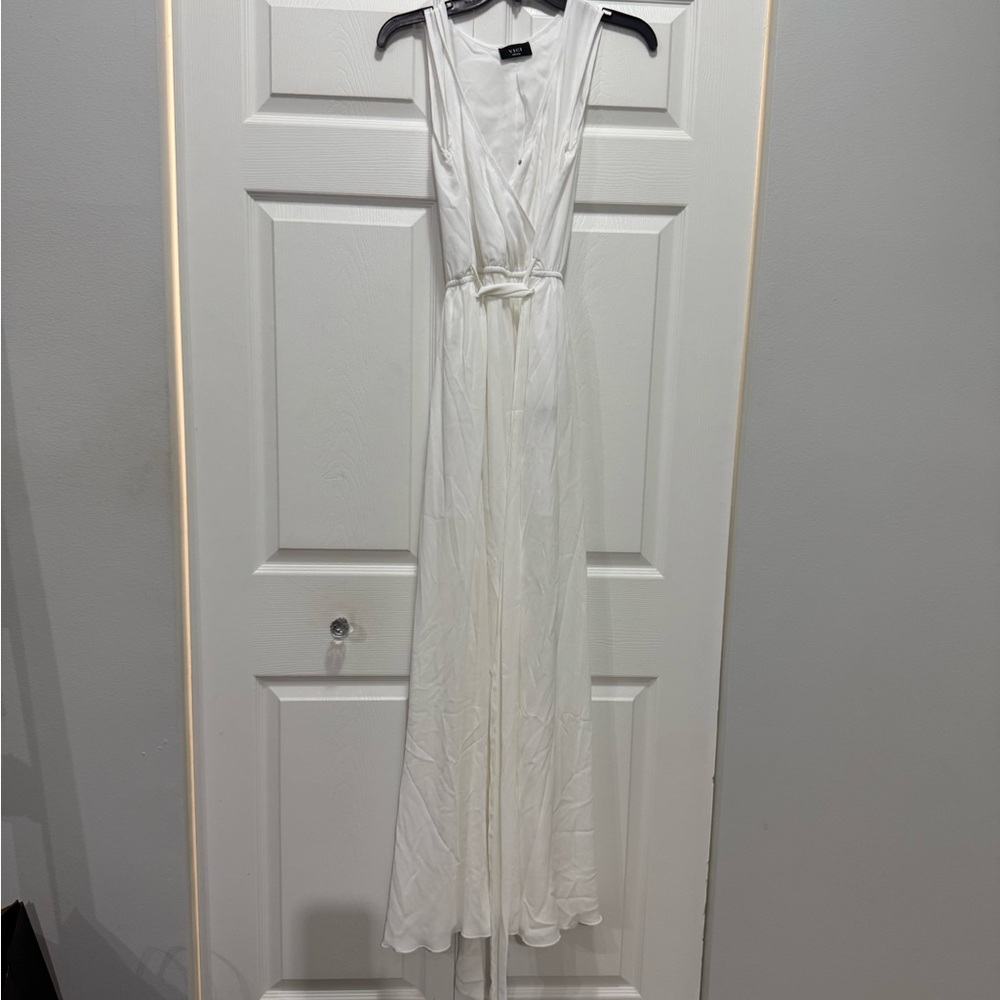 Vici Elegant White Sleeveless Dress